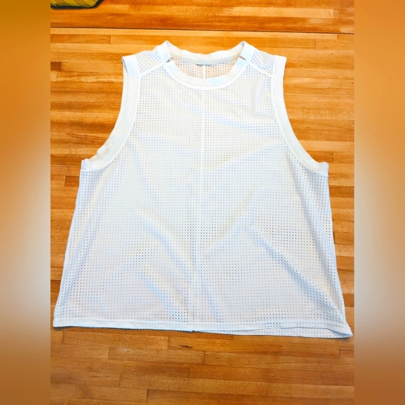 Bundle of lululemon tanks including Train to Be tank - Picture 4 of 4